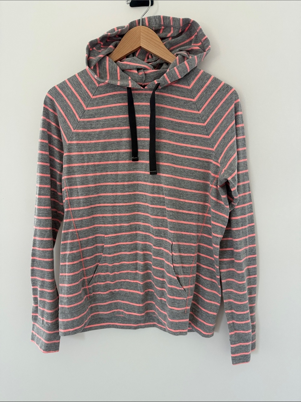 Under Armour Gray and Coral Striped Hooded Pullover Size Large